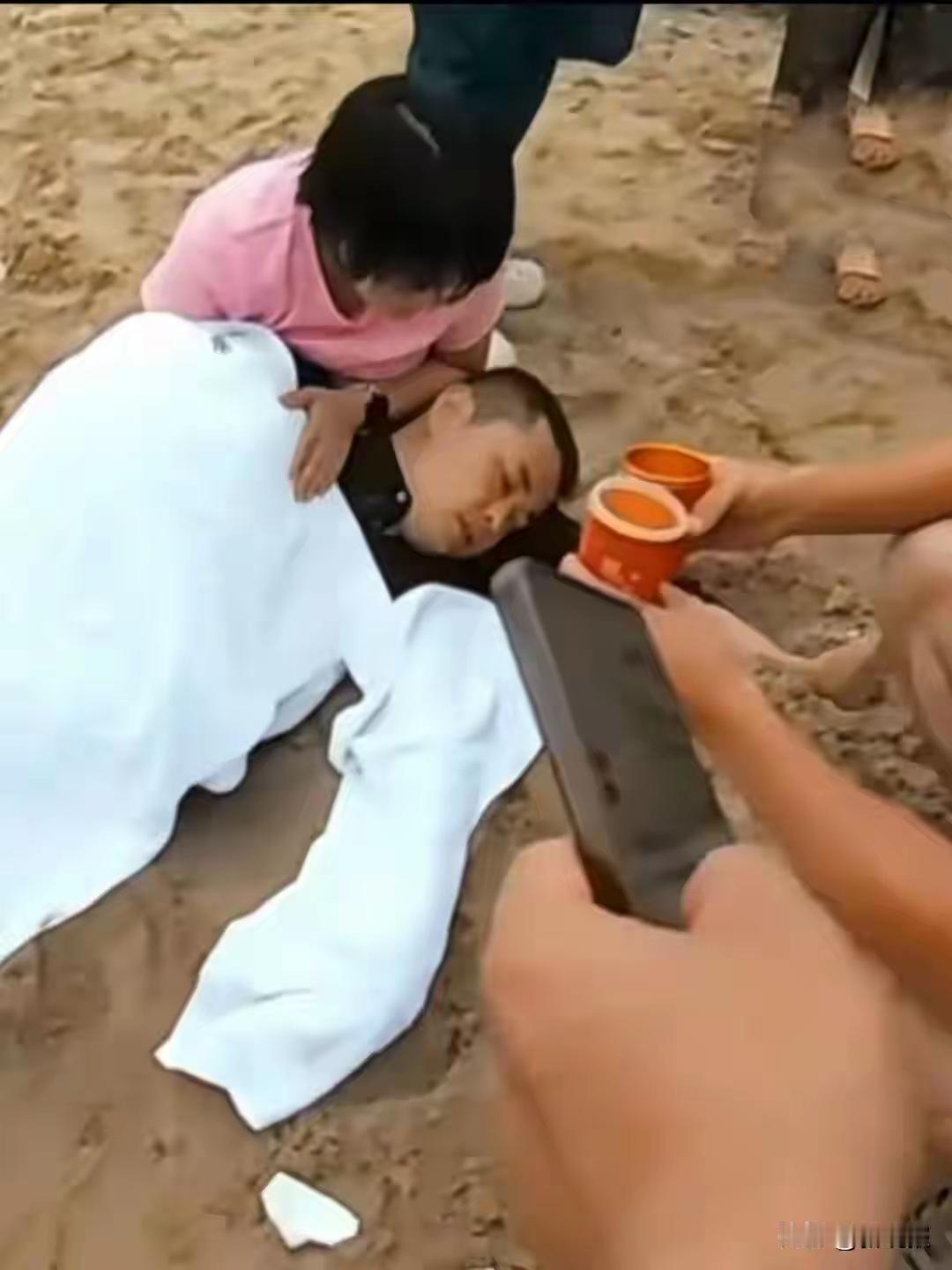 “他救了人，大家救了他！”湖南男子海南连救2名落水儿童，众人爱心接力筑生机“