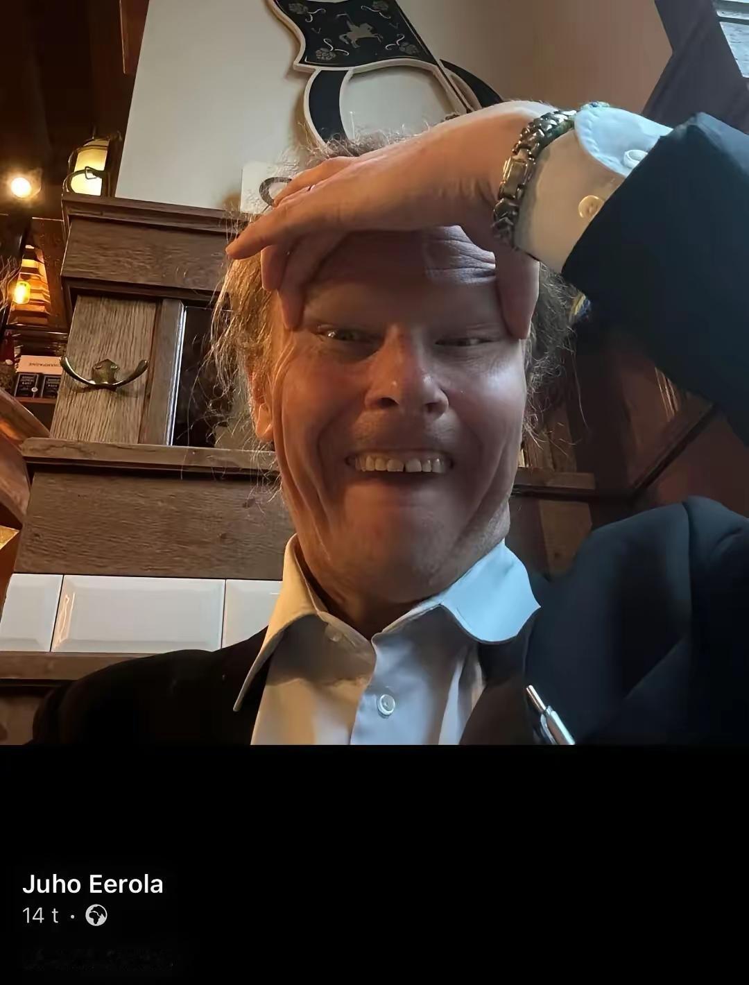 芬兰议员尤霍•埃罗拉力挺芬兰小姐Sarah。Sarah因扯眯眯眼侮辱中国人，