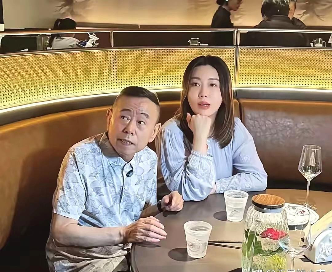 潘长江老得走不动了，69岁了还得女儿搀着。他很早就患了糖尿病，所以才如此消瘦。他