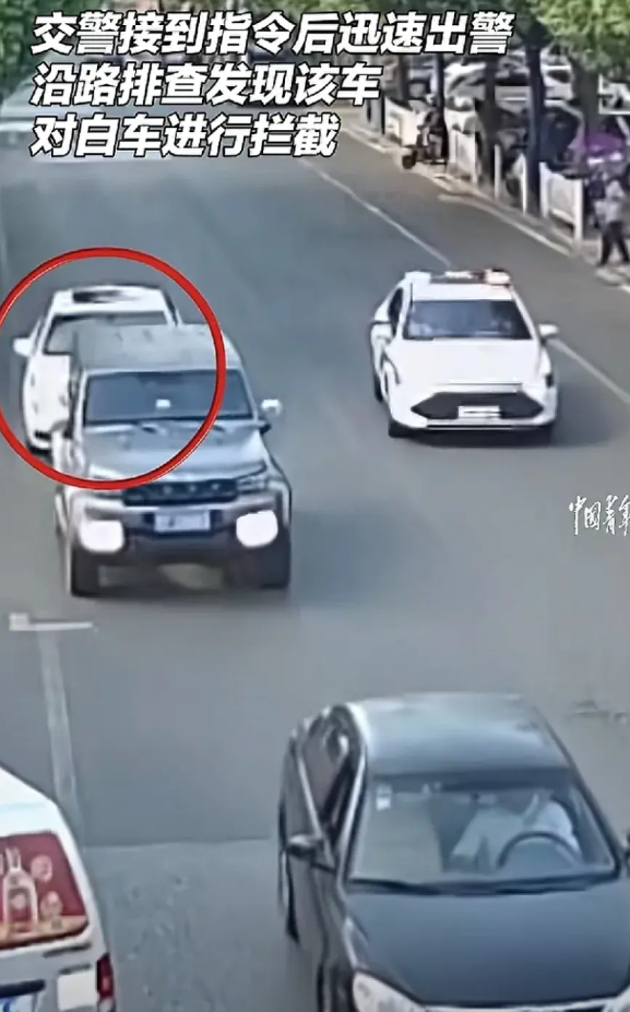 母亲“大义灭亲”，拨打110举报儿子不听劝告无证驾驶，期望交警能够拦住儿子，防止