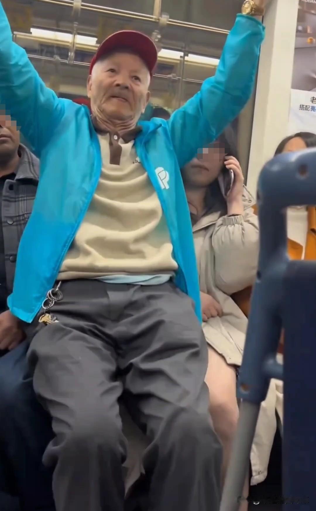 怪不得这两天热搜上那些明星八卦不火了，连网红段子也没人看了，原来大家都在讨论上海