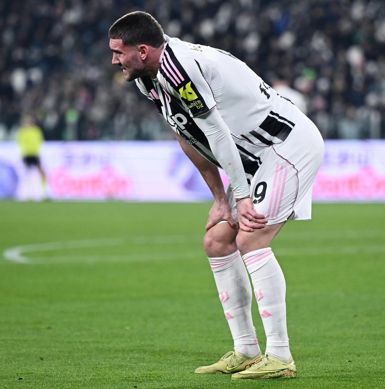 天空体育：考虑到弗拉霍维奇提出的经济条件，他的续约仍然困难重重。这些条件不仅