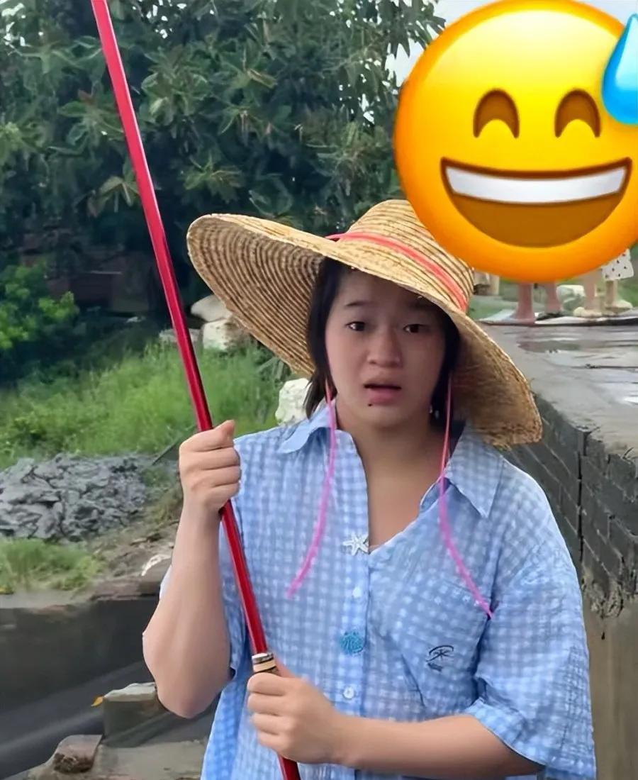 7月17日全红婵在家玩，陈芋汐专业训练测试还有新搭档一起训练，对比之下全红婵有点