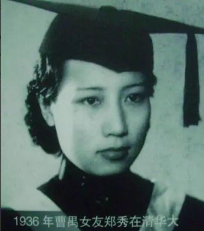 1948年底，上海龙华机场，飞机即将起飞。一位老父亲焦急地大喊：“女儿，他不会来