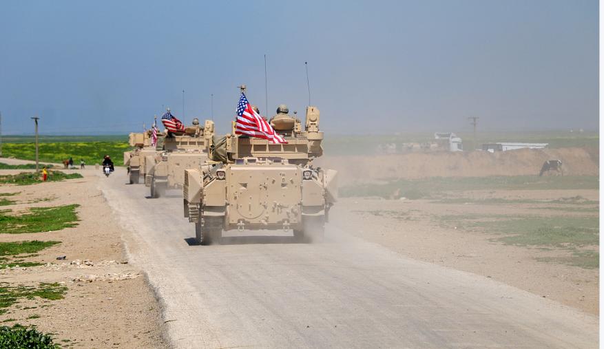 美国发动大规模空袭。 美军大规模打击叙利亚境内“伊斯兰国”目标。 美军中