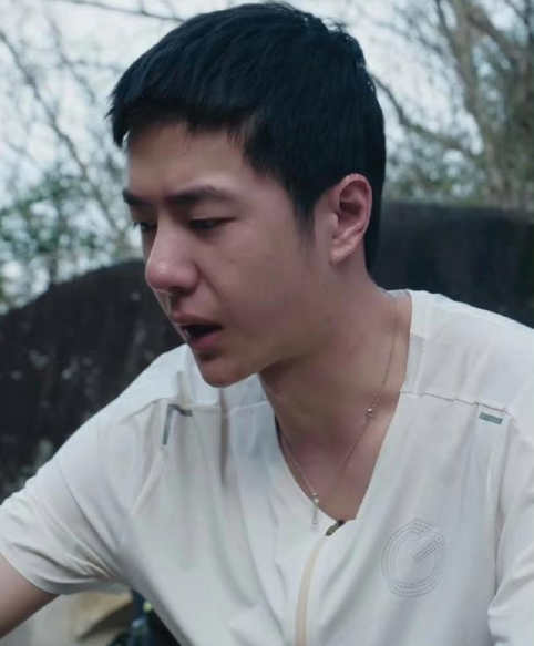 王一博你也太敢了,起床后的素颜是随便可以拿出来给人看的吗?