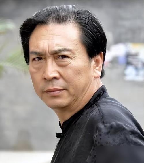 陈晓旭临终前，给前夫打了3小时电话。电话里，两人泣不成声。她说，我太像林