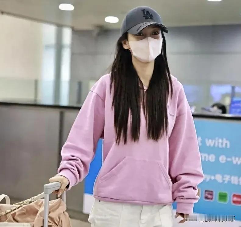 Angelababy是否能再次引领潮流？她在巴黎时装周上的表现如何？Angel