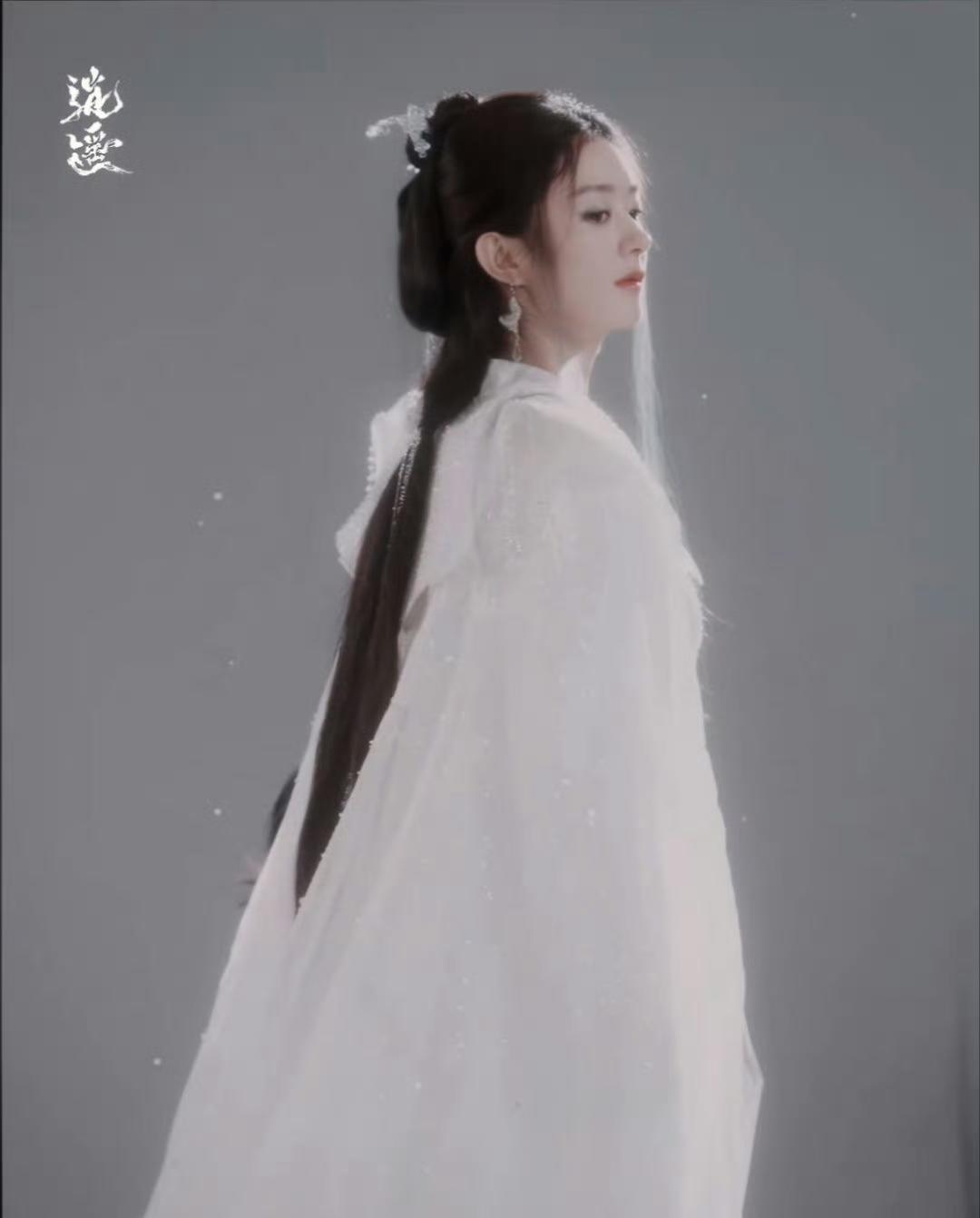 谈判桌上被对手演员推倒撞上桌角，她爬起来第一句话是“这条过了吗？”赵丽颖为演