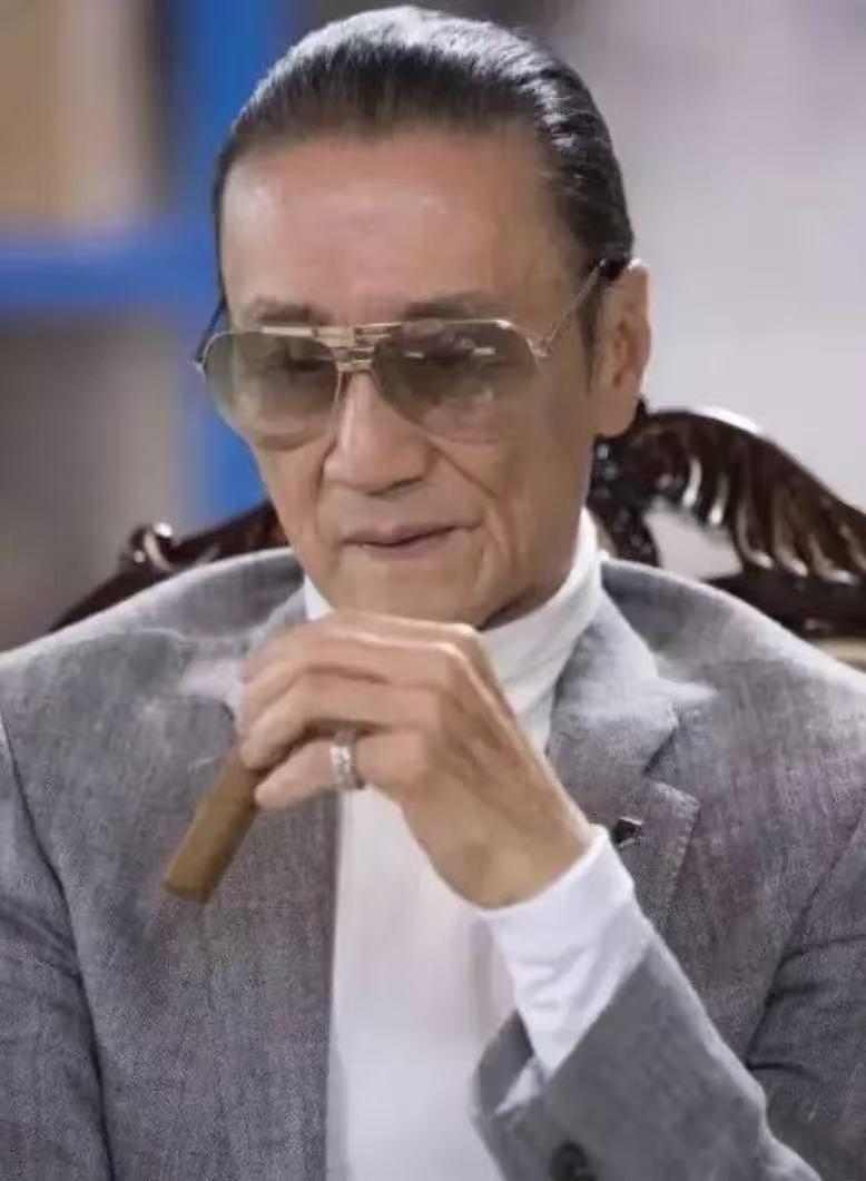 谢贤离世，留给了王菲一个难题！谢霆锋回应会遵从谢贤的遗愿低调办理后事，那王菲