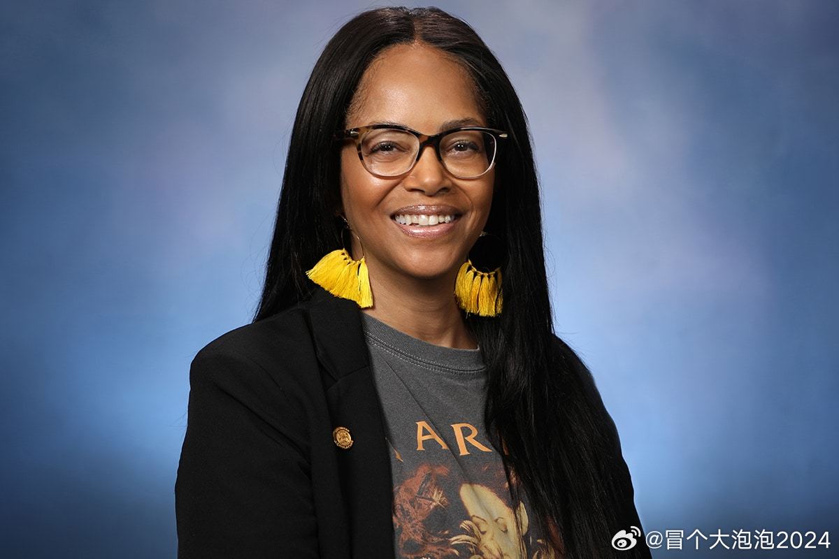 民主党人继续背离自己的政党！这一次，密歇根州众议员凯伦·惠特塞特（KarenW