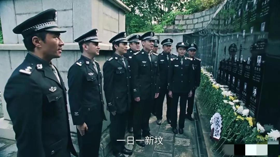 《扫毒风暴》大结局又是意难平啊[哭哭][哭哭][哭哭]说真的在追剧期间，想过杨