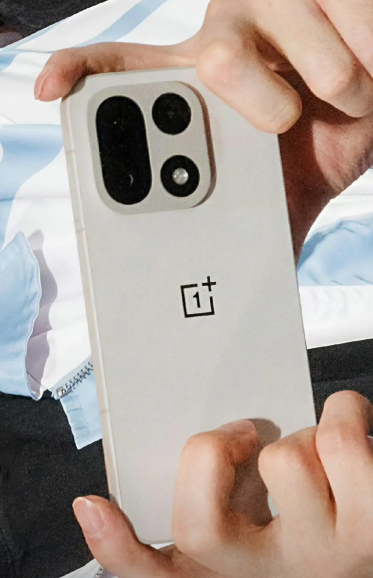 一加15真机曝光，首批搭载ColorOS16，后置模组变化有点大，玩出个性了。