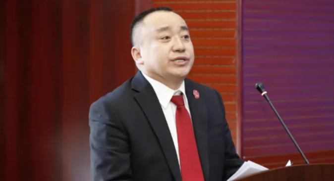 山西吕梁中院审判监督庭庭长吕云焕以权谋色，光天化日之下，在办公室内强制猥亵案件当