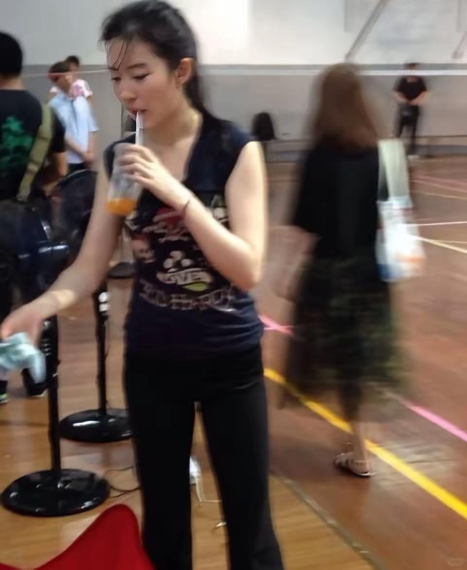 年轻时候的刘亦菲身材太好了，比现在好