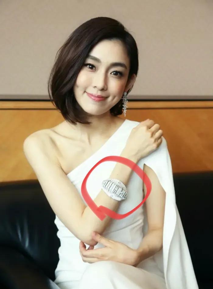 范玮琪为啥能补位歌手，原因很明显，不是她歌唱的好，也不是有争议，而是因为她已