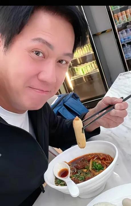 甄志强10月20日还在给大家分享美食，心情很好很开心，10月21日就在上海过世了