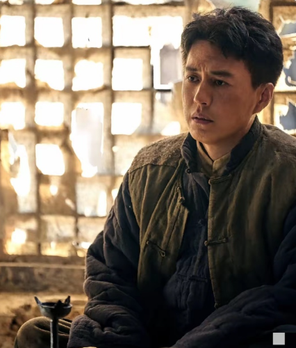 现在，娱乐圈最郁闷的明星可能就是靳东了。他不是郁闷没戏拍，也不是郁闷太忙了，而