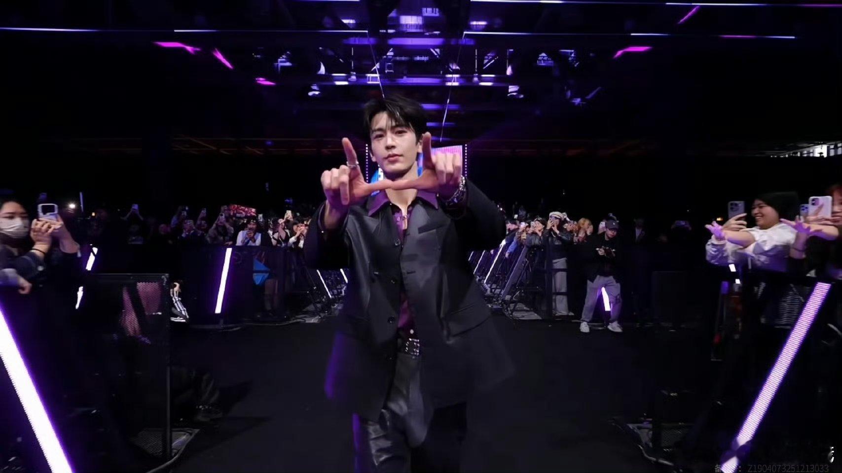 张凌赫绝地反杀张凌赫颜值没有死角就算了，怎么玩游戏也这么厉害啊！！