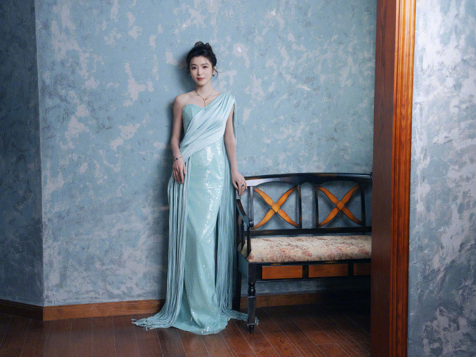 李云霄微博之夜，一身Tiffany蓝流苏裙，怎么这么仙🧚🏻♀️李云霄李云霄微