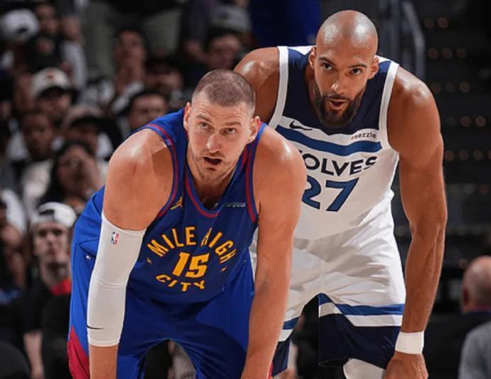 拉胯！约基奇最近三场比赛表现：G2：投篮22中8，三分3中0G3：投篮