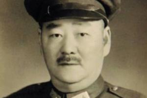 1949年10月，在广州解放前夕，国民党上将刘峙以治病为名，带着三姨太黄佩芬及四