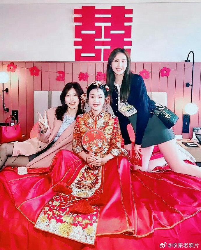 谁懂啊！婚礼当天，最安心的就是闺蜜在身边✨一身秀禾的新娘，被两个闺蜜宠成了