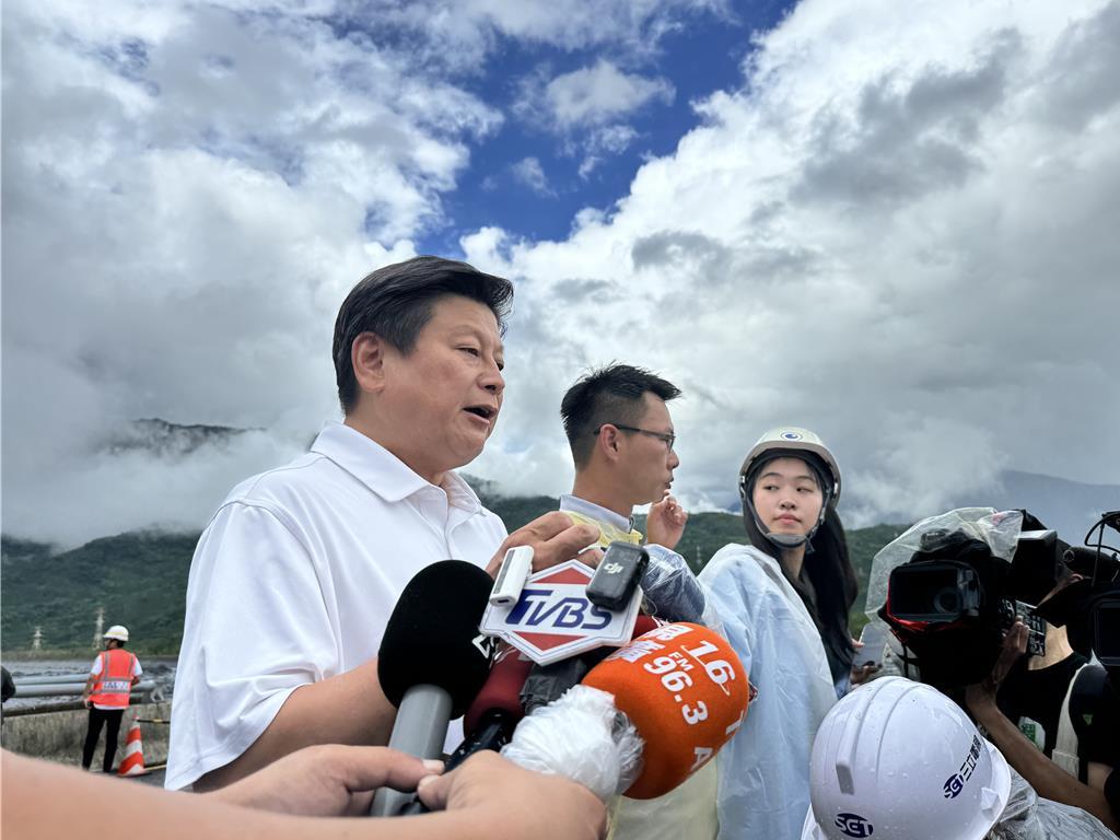 傅崐萁勘灾暴怒！台湾花莲马太鞍溪因堰塞湖溃流引发严重灾情，目前已致17人遇难，逾