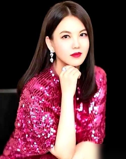 我跟你说，有钱人的世界有时候真看不懂，但又好像一瞬间就能懂。​李湘，就因为喝