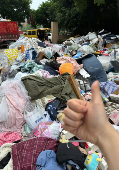 大学生毕业季都不要了，我来拣点破烂[哭笑不得][哭笑不得][哭笑不得]