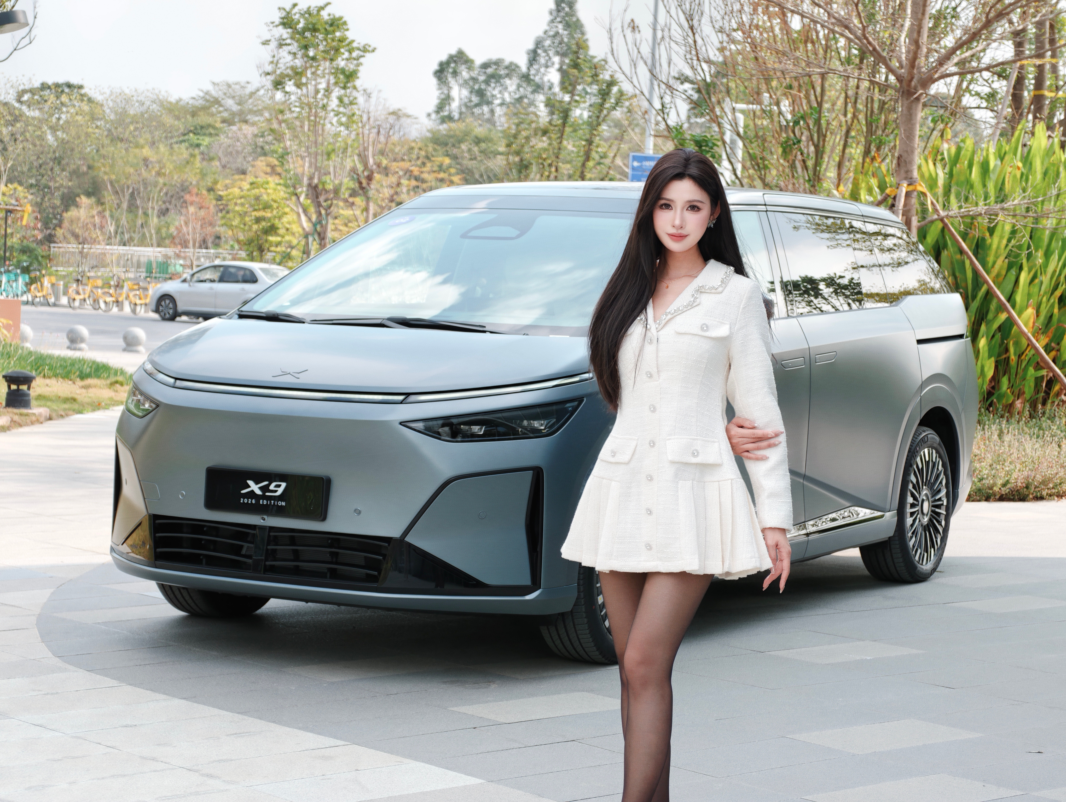 全面对齐超级增程的26款小鹏X9纯电版到底有什么变化丝姬上车来试试最明显的就是