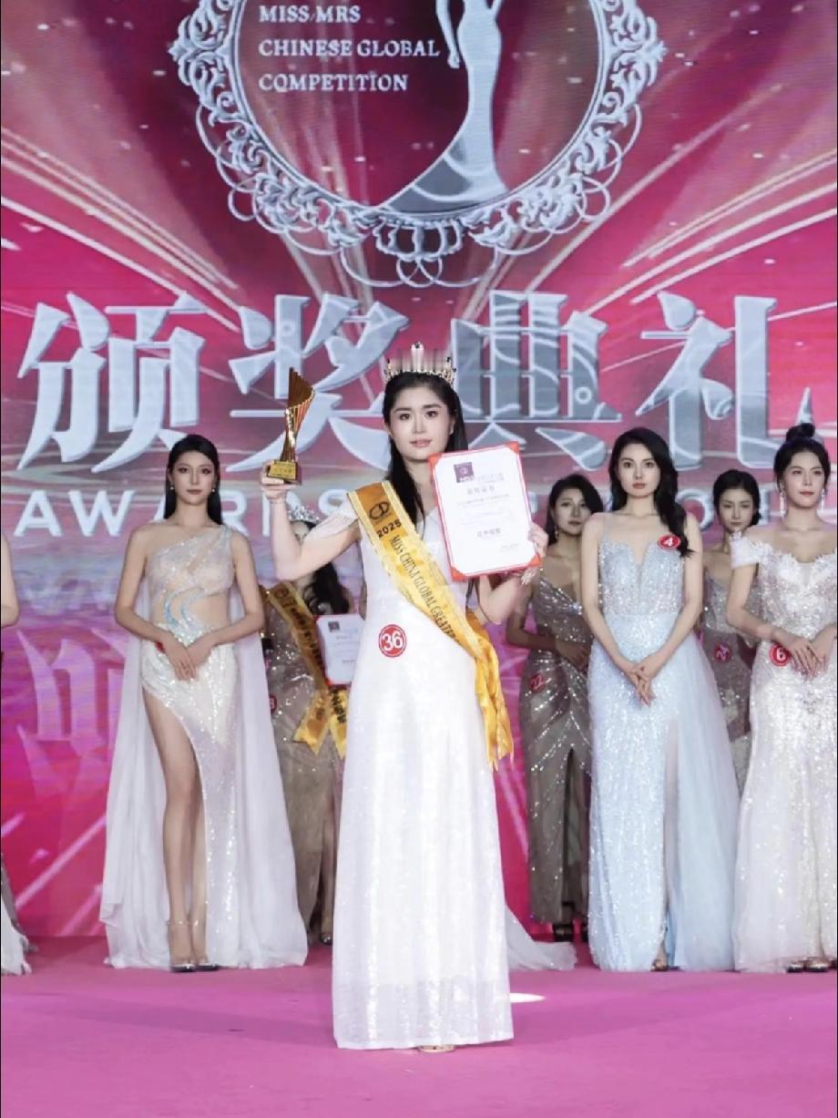 中华小姐辽宁选美冠军张倩,谁也想不到的个人背景!1:祖籍湖南长沙,北京户口,