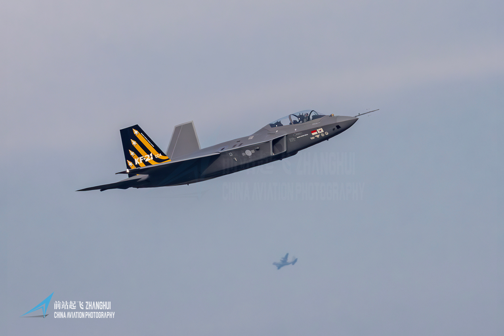 KF21C130飞行同框