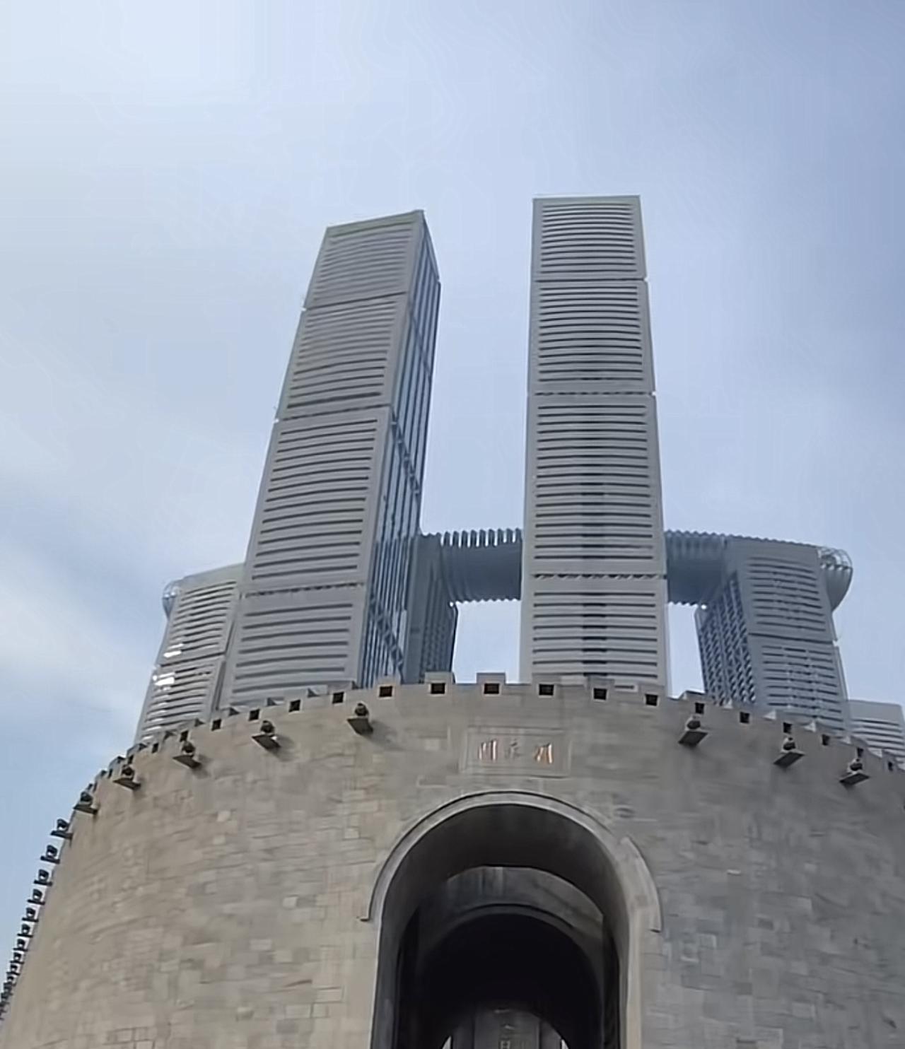 重庆朝天门缆车消失多年如今又回来了这是多少人的青春回忆修建于上世纪80年代19