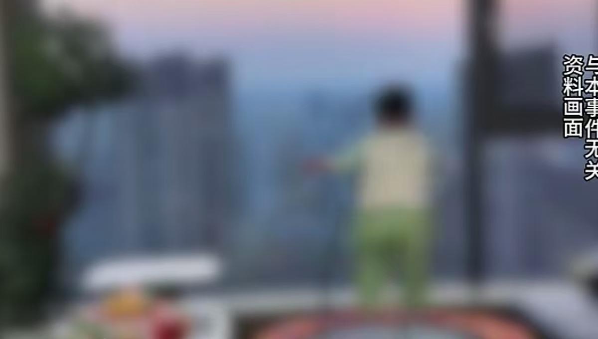 想想都害怕！不要轻易帮别人看孩子！重庆，女子是4岁男孩奶奶的朋友，男孩见到她就亲