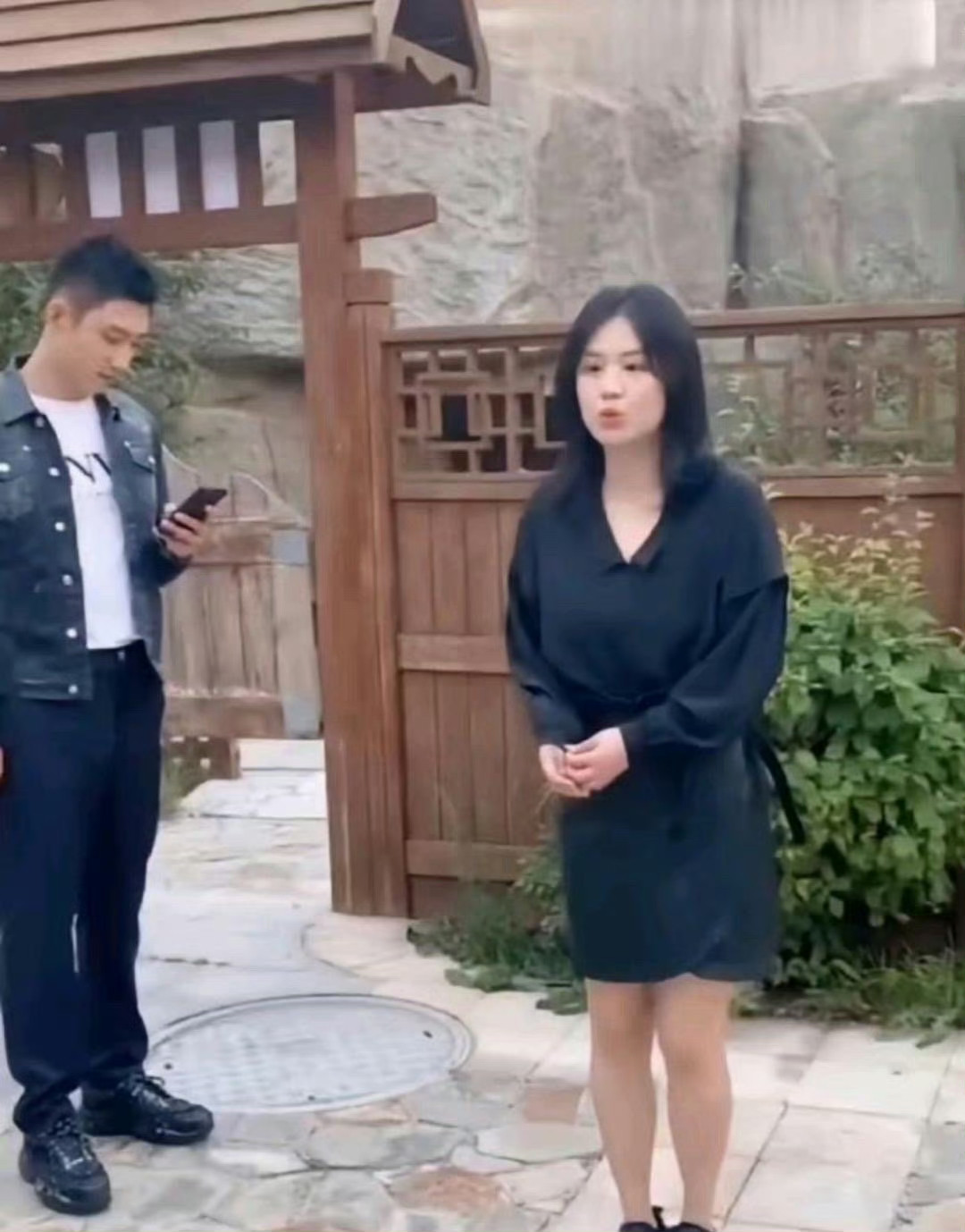 我觉得马思纯才是正常女生的身材。