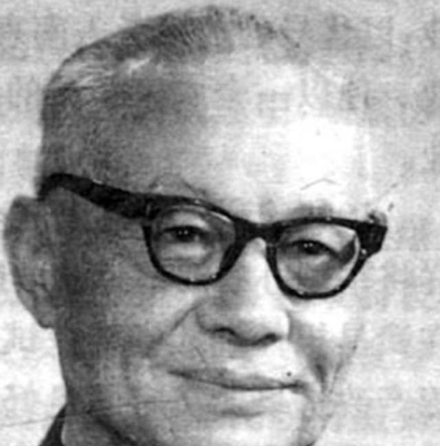 1979年，在一次大会上，杨显东鼓起勇气批评陈永贵，表明大寨的罩子必须要去掉，不