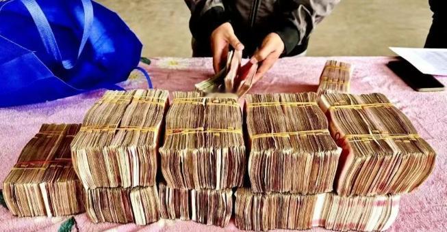 人民币是缅北果敢地区唯一流通的货币。 如果你走进缅北的果敢地区，会发现一个有