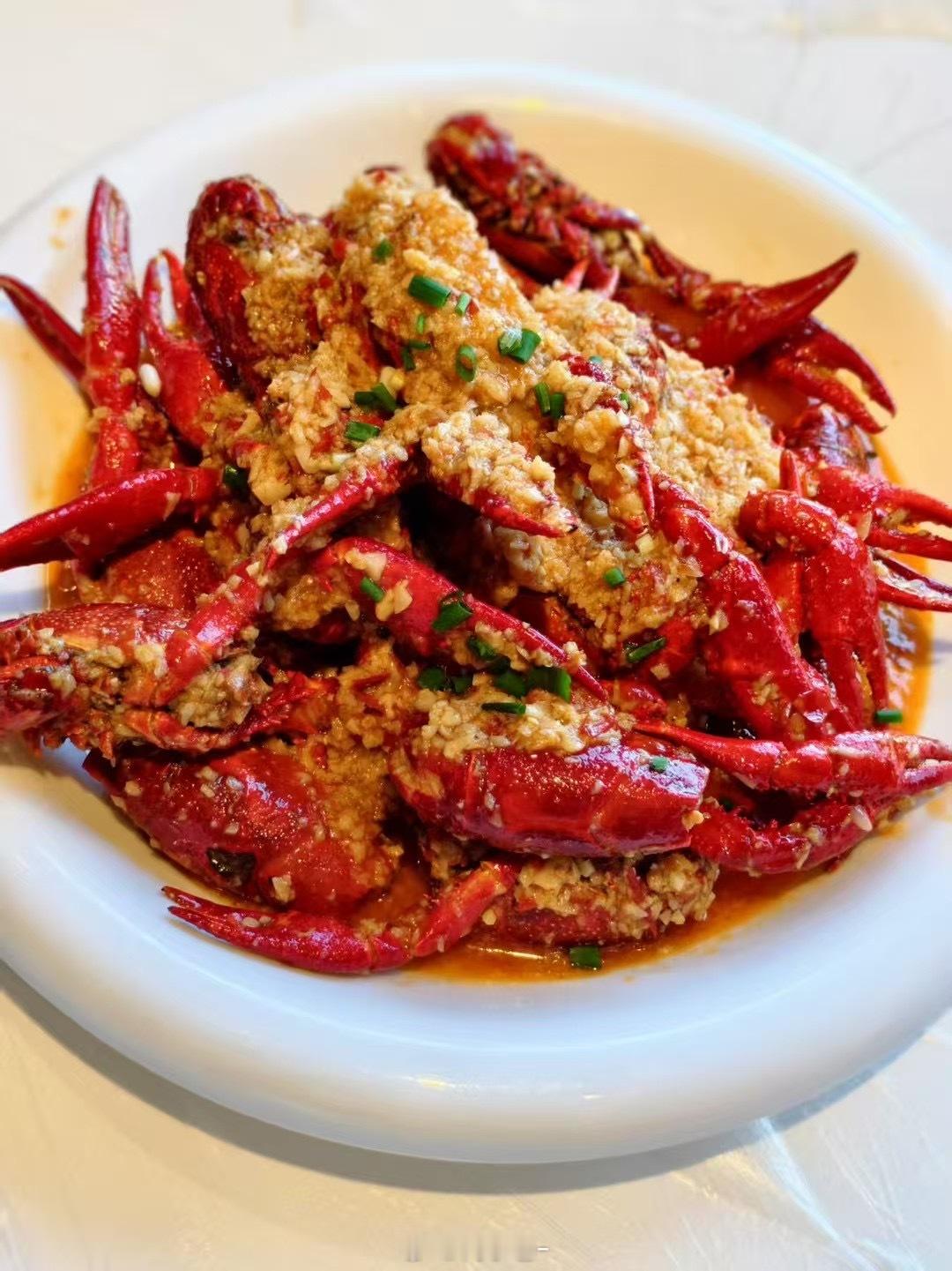建议不要带着饥饿感入睡一天中最易长胖的4个时间段总结：早晨9点前吃完早餐，晚上