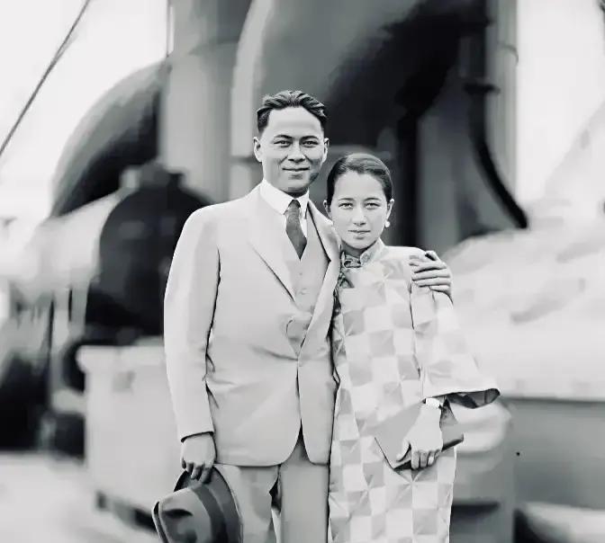 我们都清楚，1944年汪精卫于日本名古屋离世，彼时他的机要秘书施旦，同时也是他的