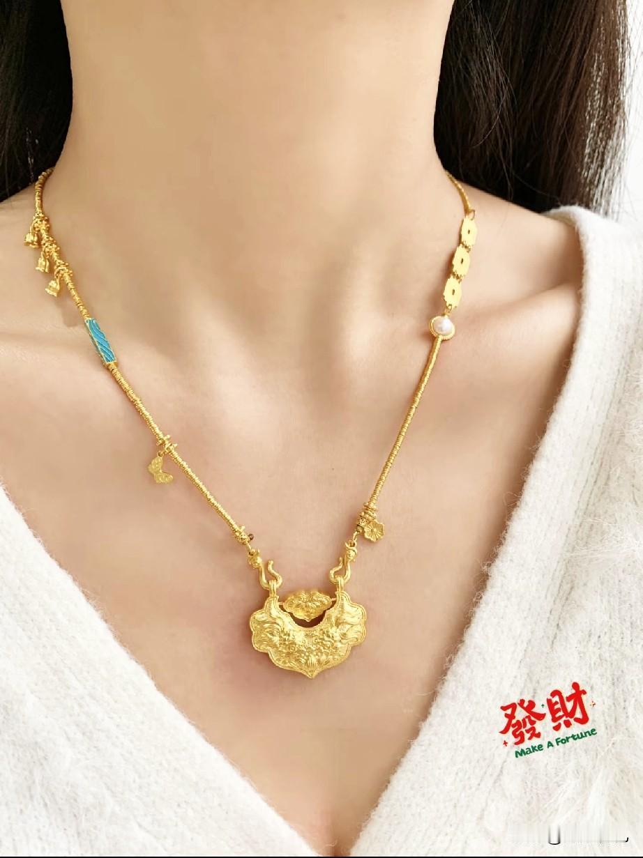 黄金是个奇怪的东西，昨天还兴奋的去买的人，今天就苦恼的要命。手里有200克黄
