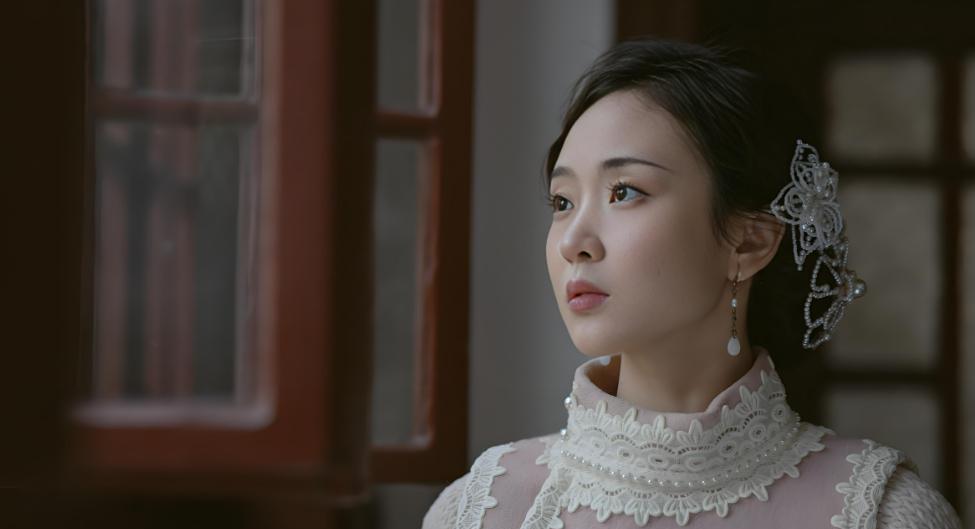 一个女人是否喜欢你，根本不用试探。一个真心喜欢你的女人，往往不舍得消耗你的金钱