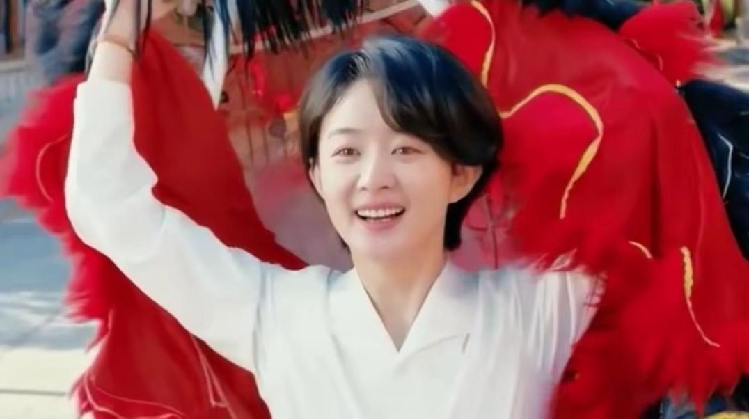 追剧《小城大事》黄晓明和赵丽颖一出场，他俩的外貌反差也太大了！