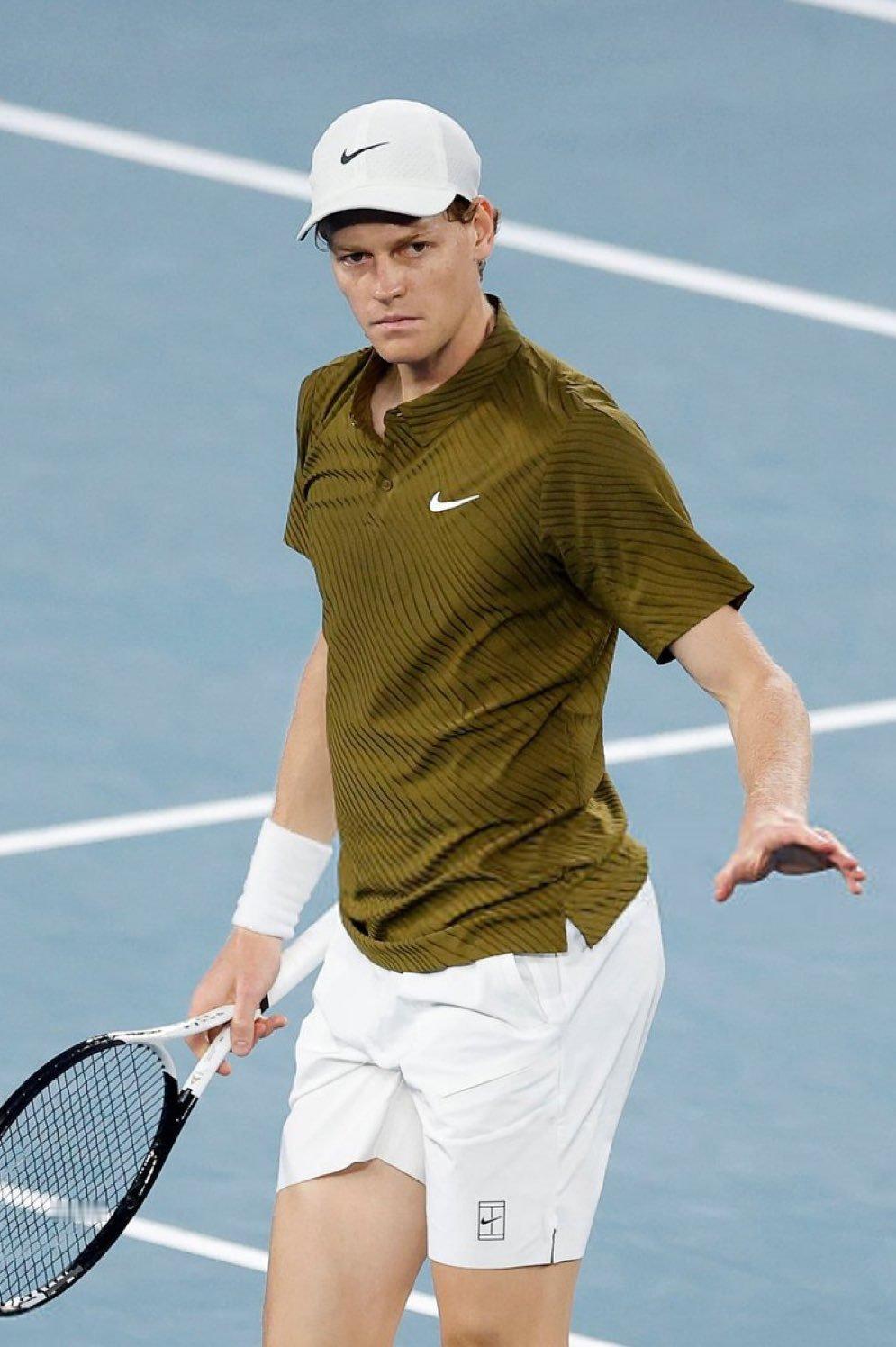 面对8连败连丢19盘的对手，谢尔顿和父亲设计的战术效果不佳：左撇子浪费了二区外角