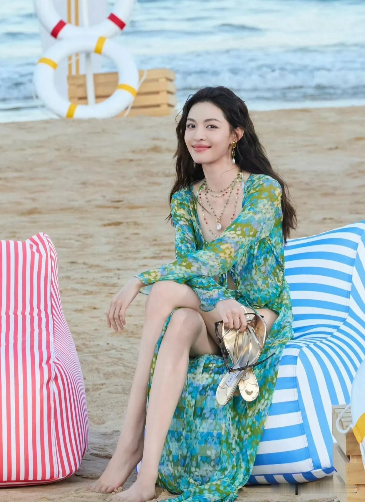 钟楚曦，海边写真
