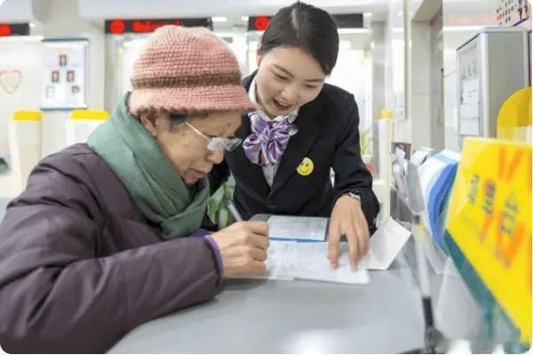 给有存款的储户提个醒: 明年起, 再不懂这两手准备, 钱就等于白存