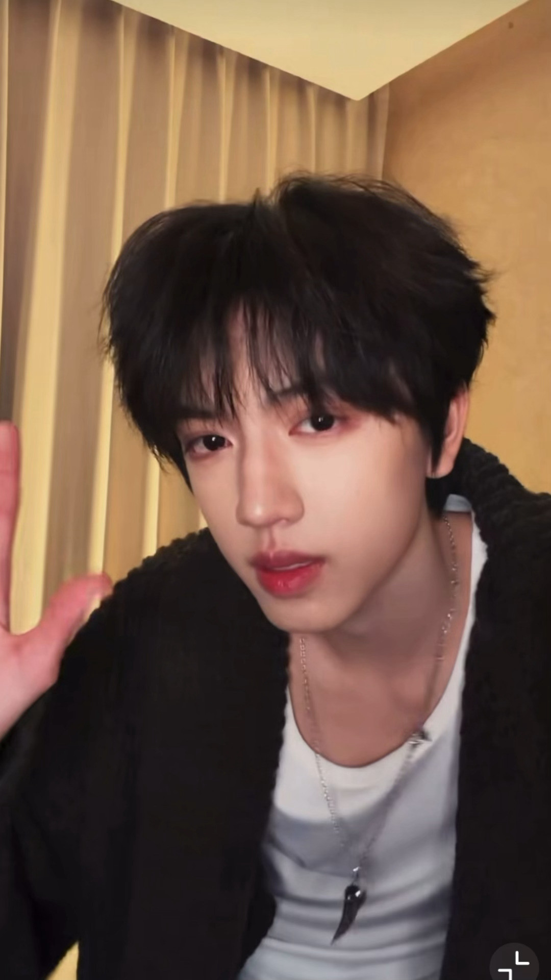 张桂源实在是好会跳吧btw来人懂一下这个白t➕锁骨的性感程度