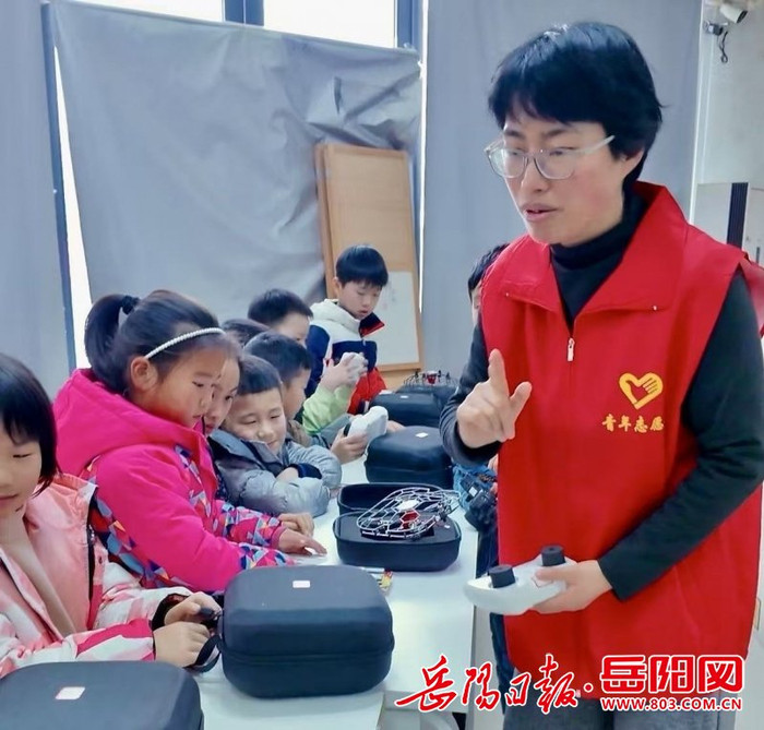 寒假爱心托管班：为新就业青年托稳‘大后方’