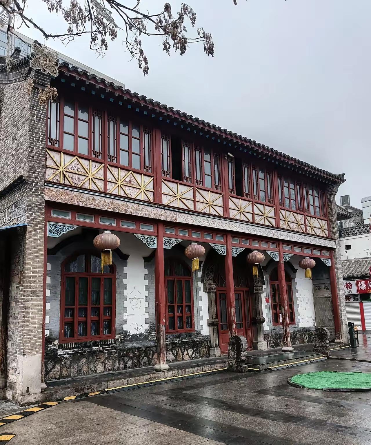 今年国庆济南开放了三处古建筑，分别是金家大院、闽浙会馆和万字会旧址。金家大院和
