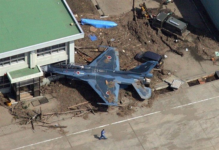 2011年。被3.11地震造成的海啸冲击的空自F-2​​​